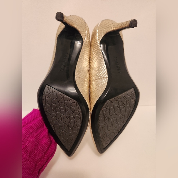 Women's shoes Calvin Klein  made of genuine leather in gold color. Size 7/1.2 - Picture 4 of 6
